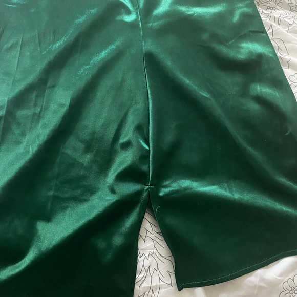 NEVER WORN Emerald Green Party dress - Picture 3 of 3